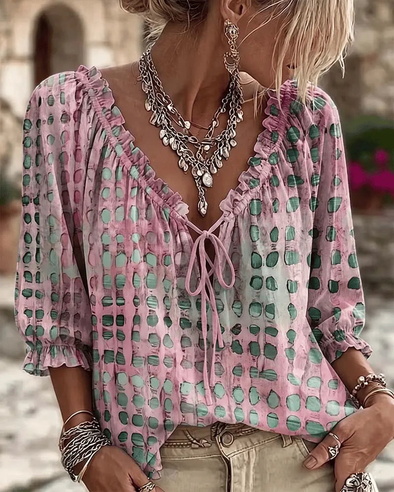 Araminta - Blusa in pizzo morbido con scollo a V