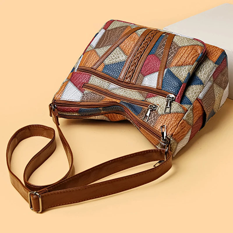 Lauranique - Borsa a tracolla in patchwork con finitura soft touch