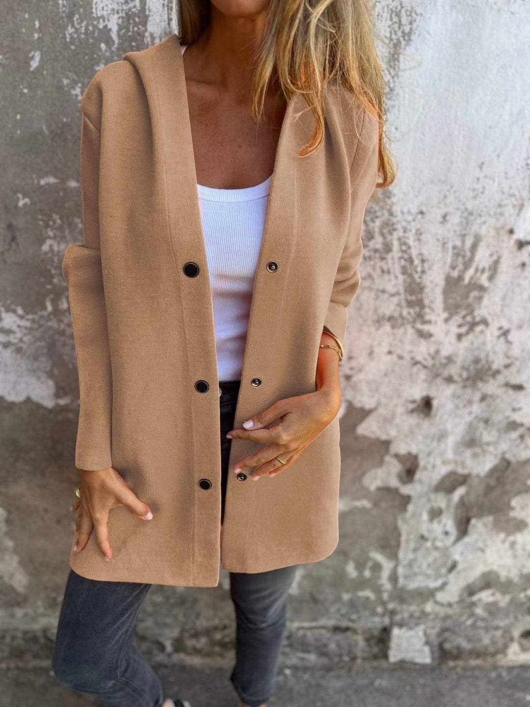 Aloura - Giacca con cappuccio e bottoni, vestibilità rilassata