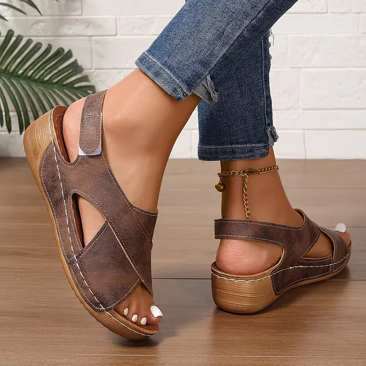 Lacey - Sandali comfort con cinturini incrociati