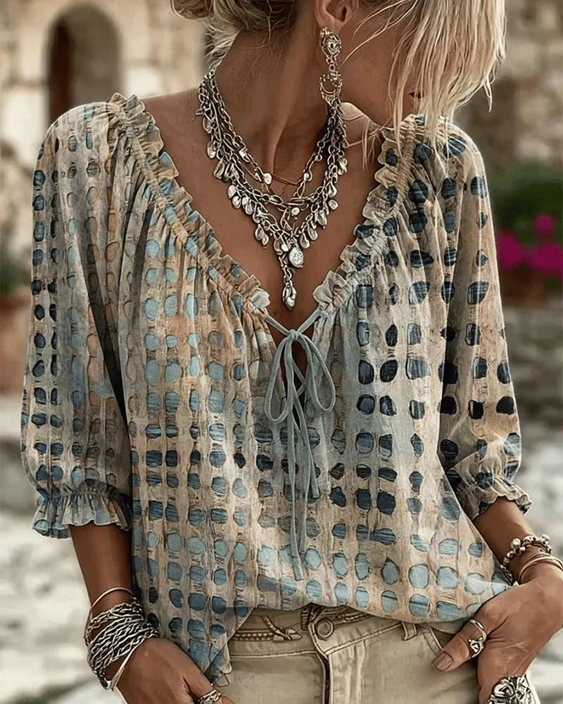 Araminta - Blusa in pizzo morbido con scollo a V