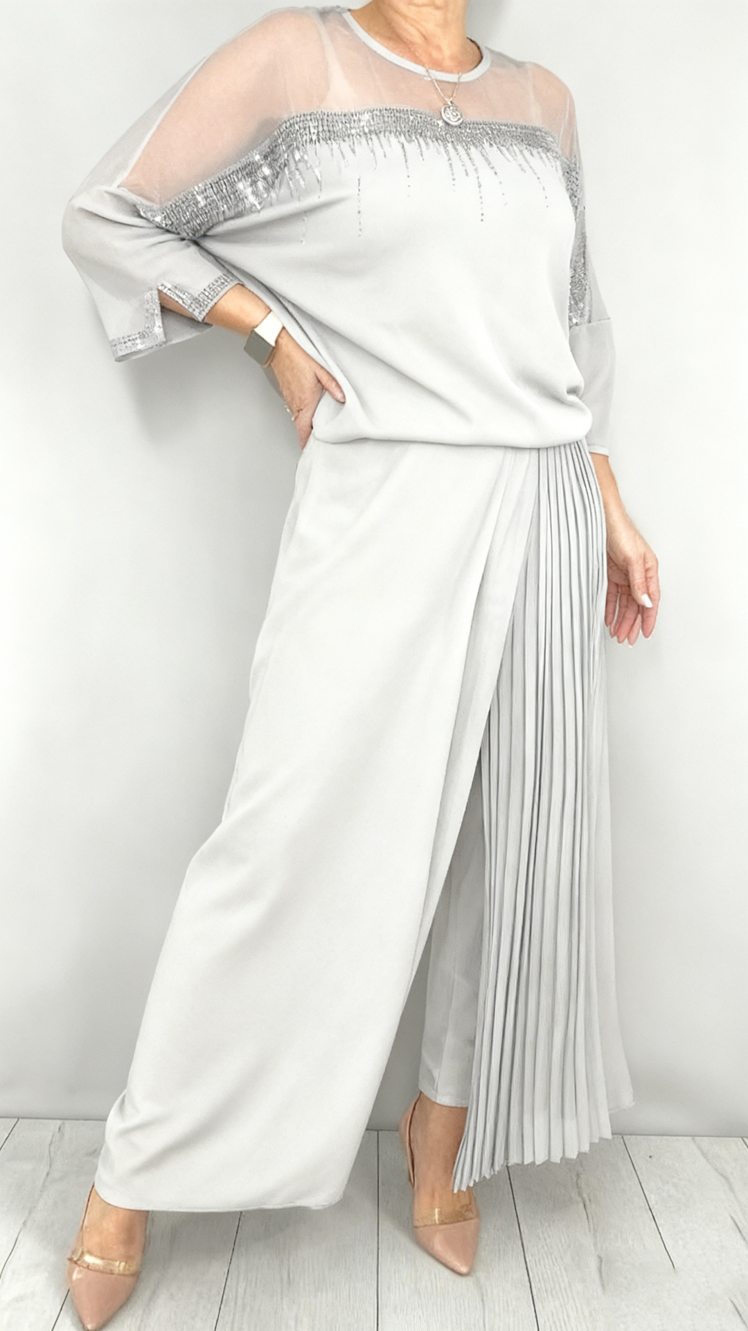 Caia - Coordinato due pezzi con pantaloni plissé decorati