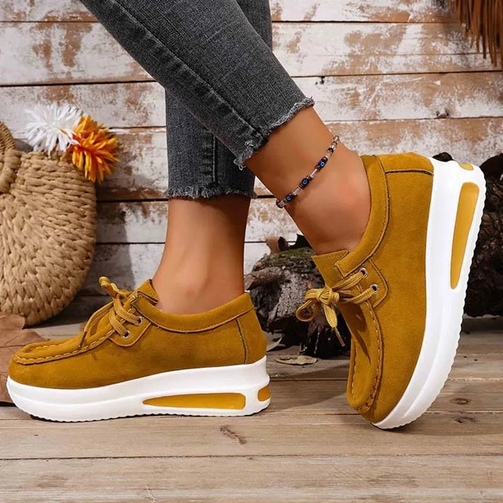 Eirwen - Sneakers imbottite con suola a piattaforma e lacci