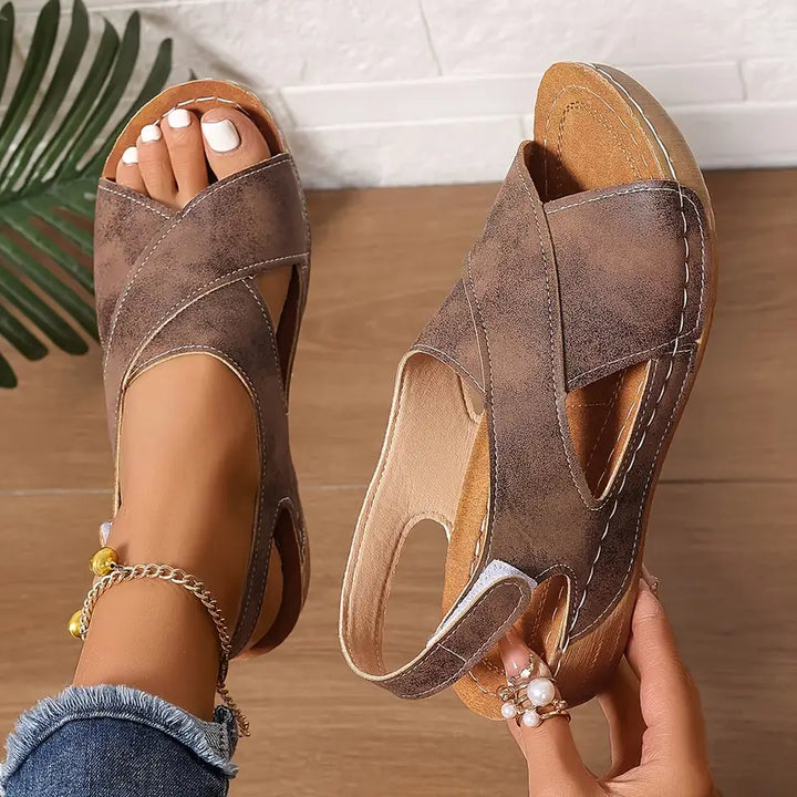 Lacey - Sandali comfort con cinturini incrociati