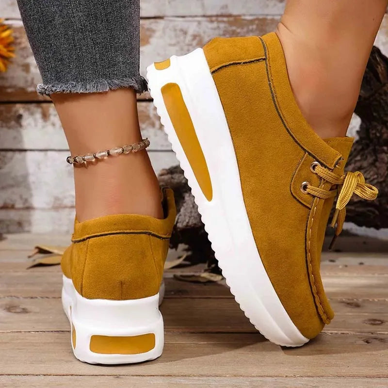 Eirwen - Sneakers imbottite con suola a piattaforma e lacci