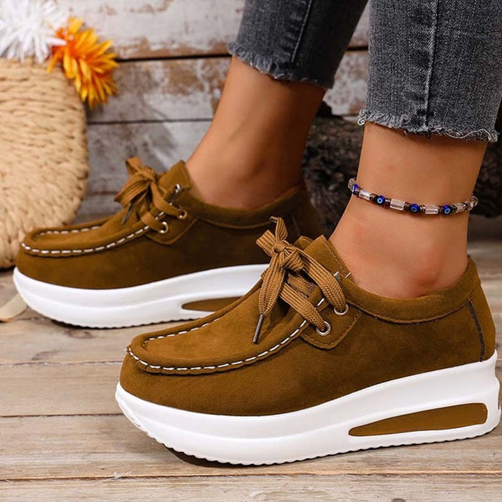 Eirwen - Sneakers imbottite con suola a piattaforma e lacci