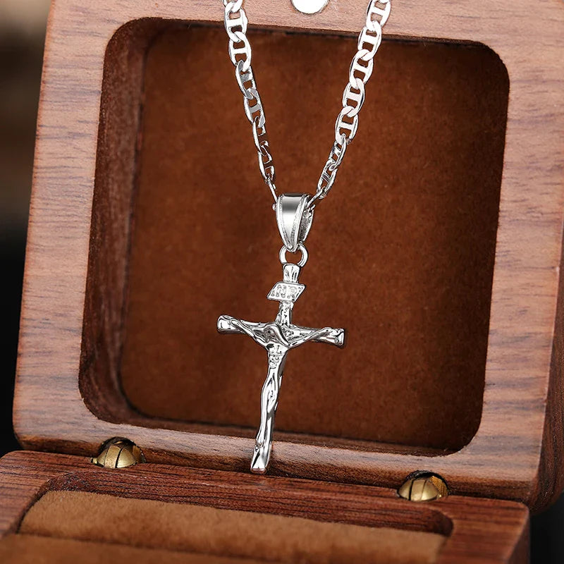Bayford - Collana con pendente a croce scintillante