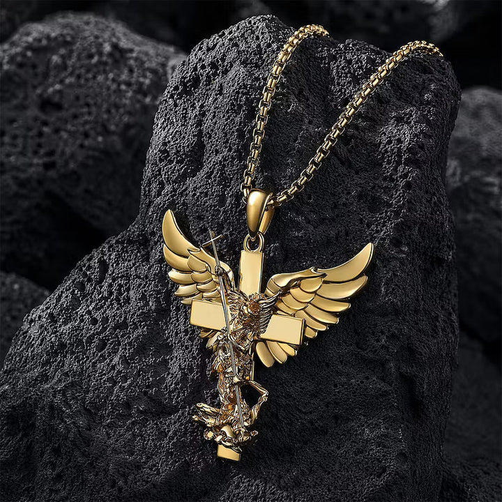 Klaus - Collana con ciondolo a forma di croce con ali d’angelo