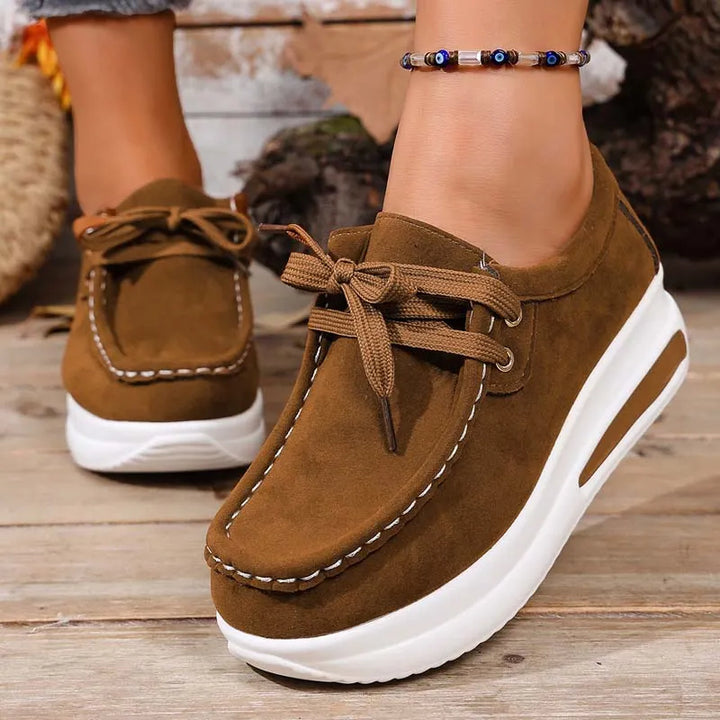 Eirwen - Sneakers imbottite con suola a piattaforma e lacci