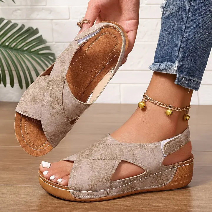 Lacey - Sandali comfort con cinturini incrociati