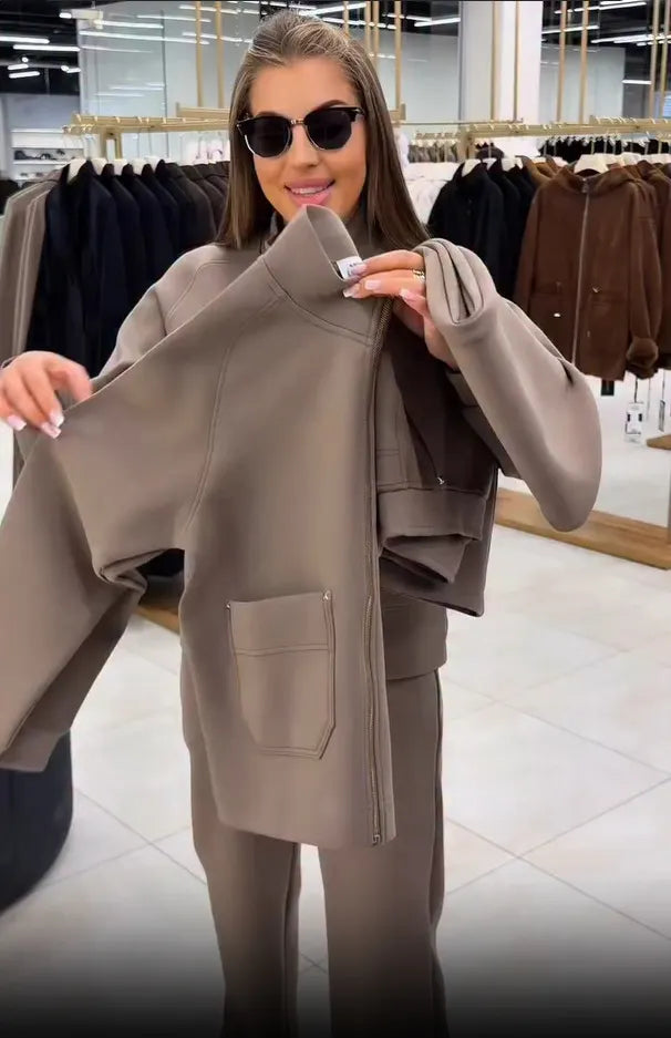 Floranique - Giacca corta con zip e pantaloni a gamba larga