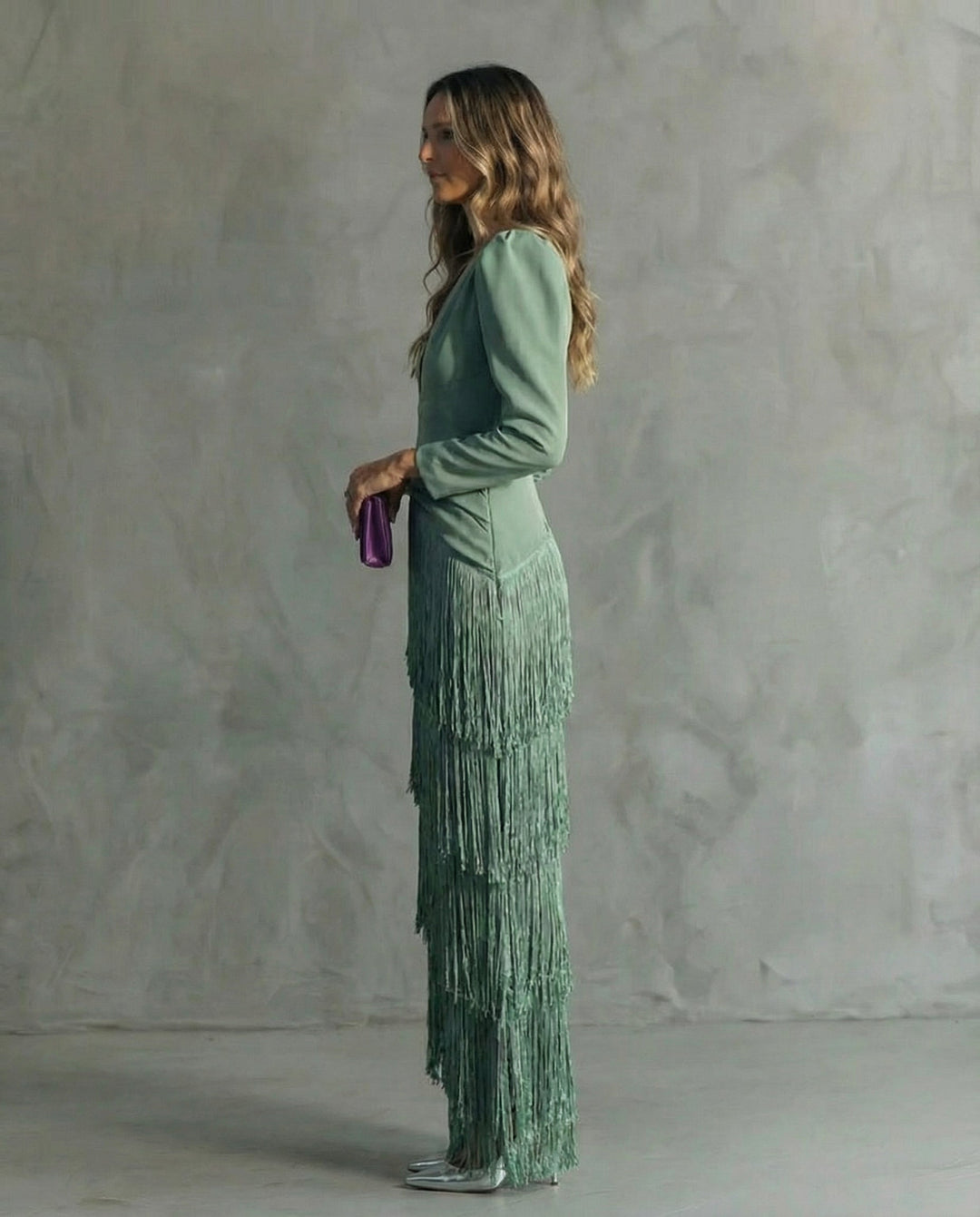 Serenva - Abito midi elegante con frange sulle maniche