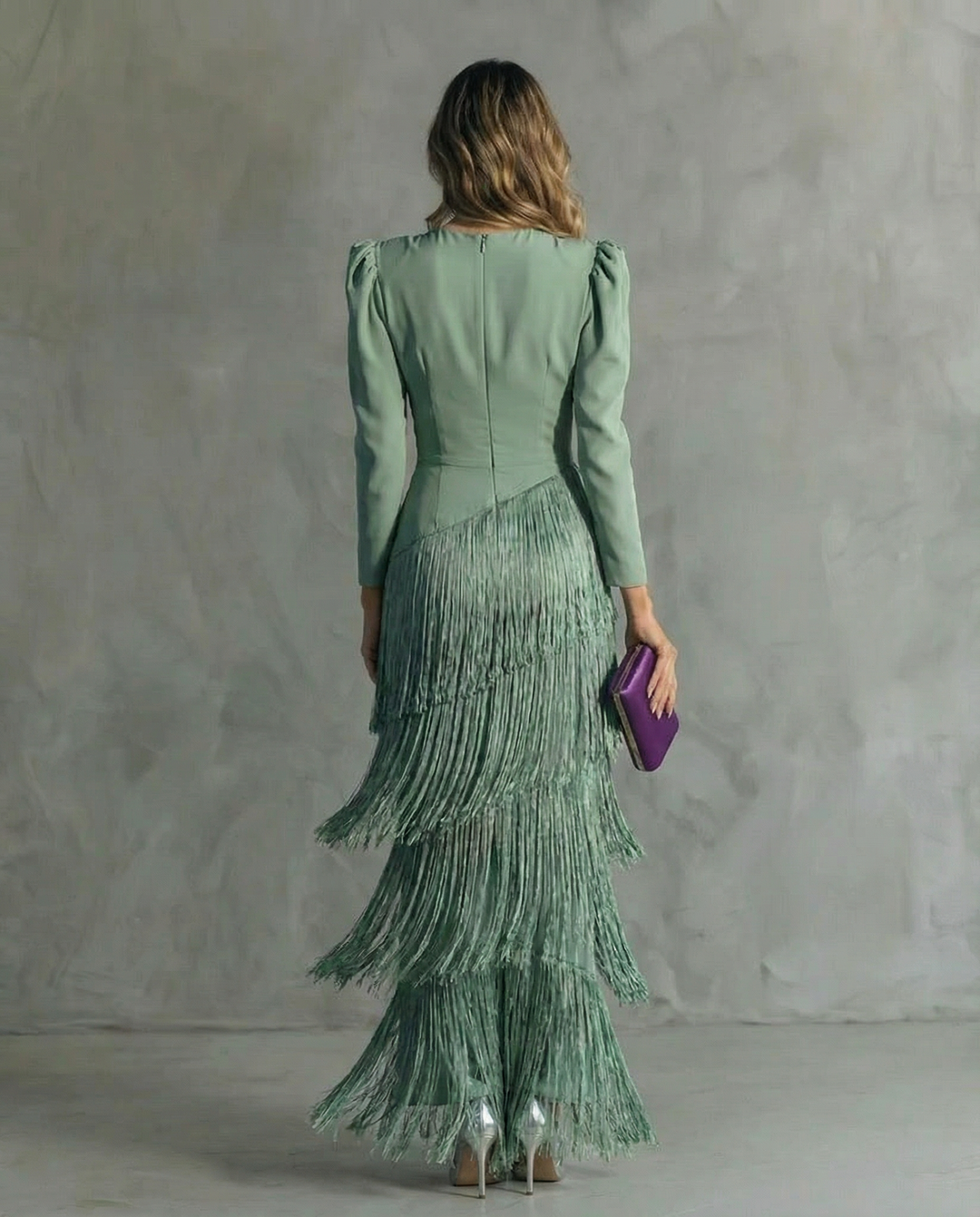 Serenva - Abito midi elegante con frange sulle maniche