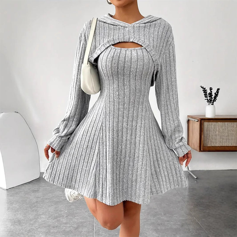 Mirellia - Abito mini in maglia con cappuccio e cut-out